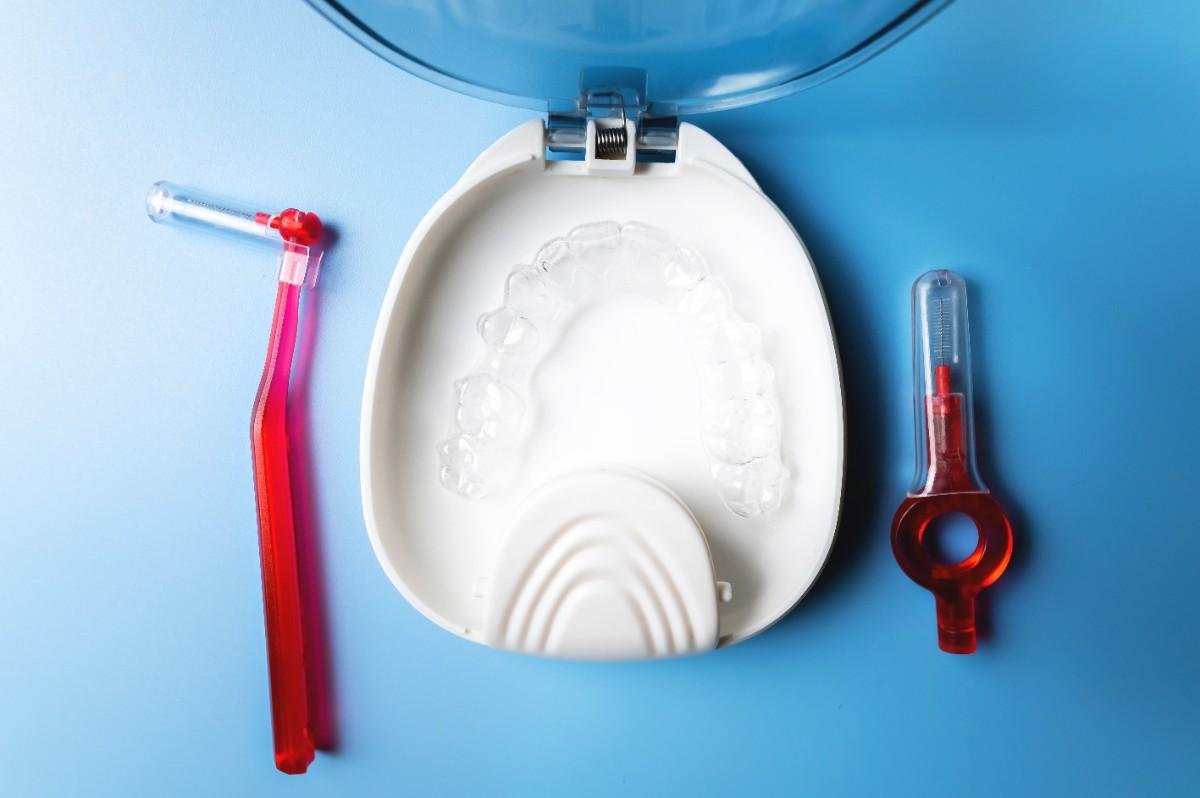 How to Clean Invisalign Aligners Properly
